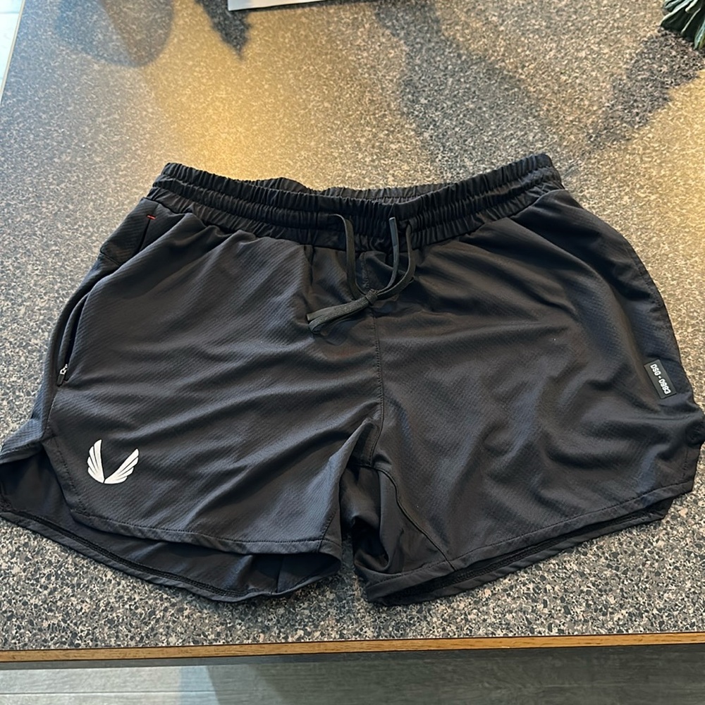 ASRV MENS MEDIUM DSG-0993. WORN ONCE. ***LIKE NEW***